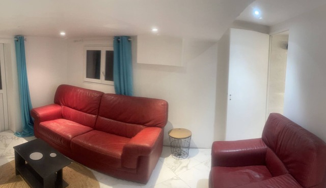 Apartment 2 rooms (Living room, bedroom, kitchen, shower Wc) 3km Massy TGV, RER-B