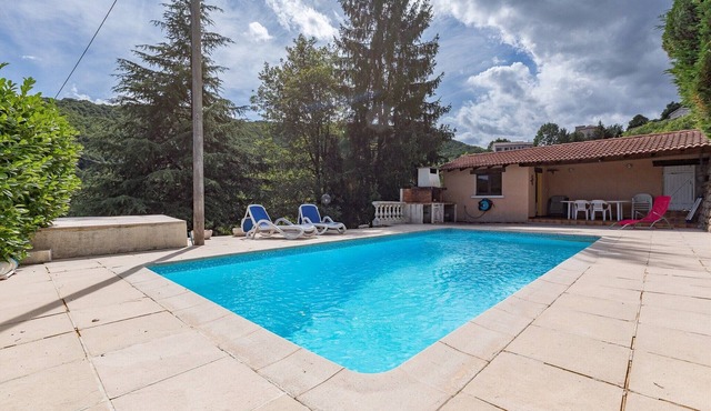 Apartment 'Chataigniers' with Mountain View, Private Pool and Wi-Fi