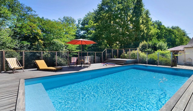 Apartment 'La Clésinerie' with Private Pool, Private Terrace and Wi-Fi