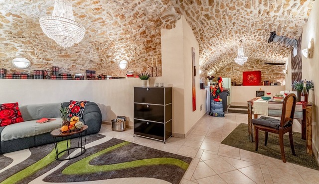 Apartment 'Gite Vert - Paradis De Provence' with Shared Terrace and Wi-Fi