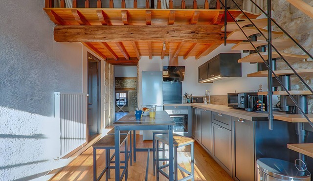 Apartment 'L'escarpin - Billiards - Historic' with Wi-Fi and Air Conditioning