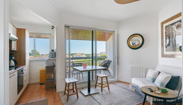 Apartment 'Pontaillac Royan T2 Belle Terrasse' with Private Garden and Balcony