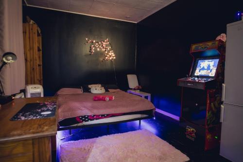 Appartement 2pieces borne arcade, air hockey et ordinateur