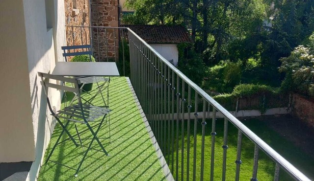 Appartement, Avec Extérieurs,calme ,bien Équipé ,proche Autoroute et Commerces