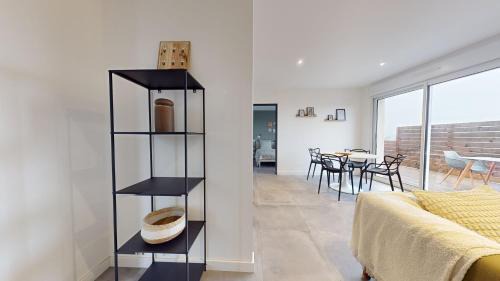 Appartement Premium avec Terrasse - Parking privatif Gratuit - Fibre Wi-Fi - À 2 min Centre-Ville Dole