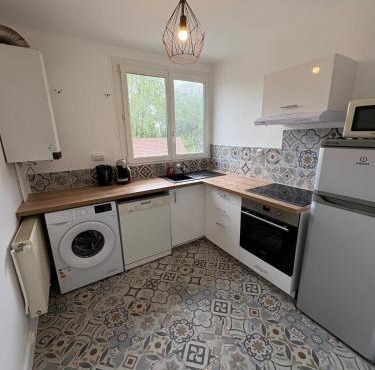 Apt 56m2, 2chambres,salon, parking, 5 mns C ville