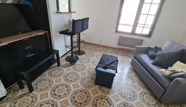 Artist's studio plus parking space in Sarcelles