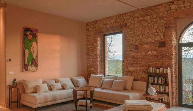 Artistic estate surrounded by fields in Gascony