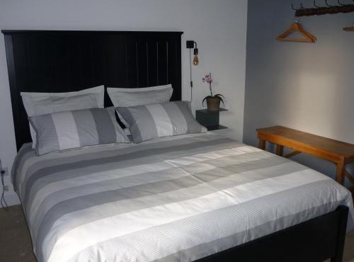 Atelier 1 - shared pool for 2-6 in Semur en Auxois, Burgundy