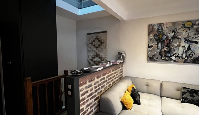 Atypical duplex of 100 M2 in a picturesque district of the capital!