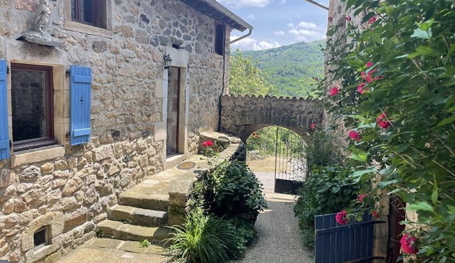 "Au bout du rêve" Vacation Rental in the Ardèche Mountains