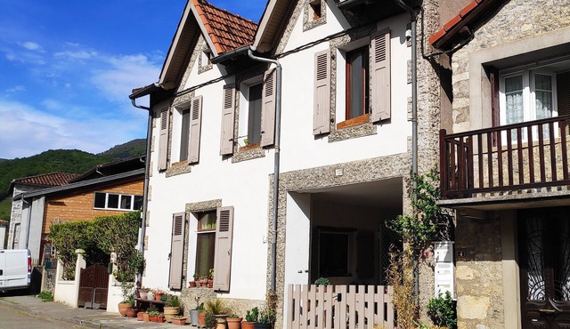 Au fil des sources – Spacious Village House in Ariège, Pyrenees