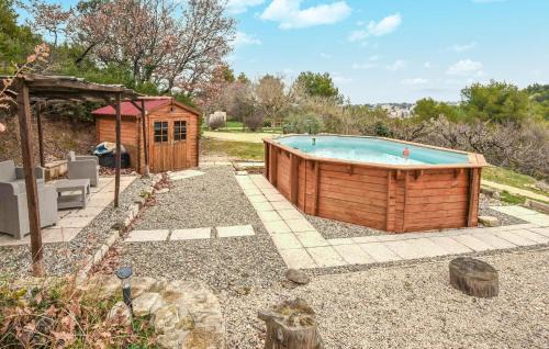 Awesome Home In La-Roque-Sur-Pernes