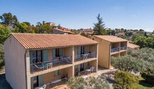 (B) Studio T1 spacious, quiet, sun, parking