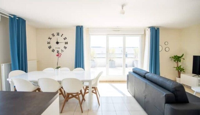 Beautiful 3 bedroom apartment 20 min from Paris