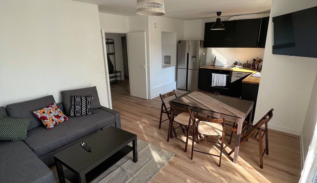 Beautiful flat (10 min to Paris center by metro 8)