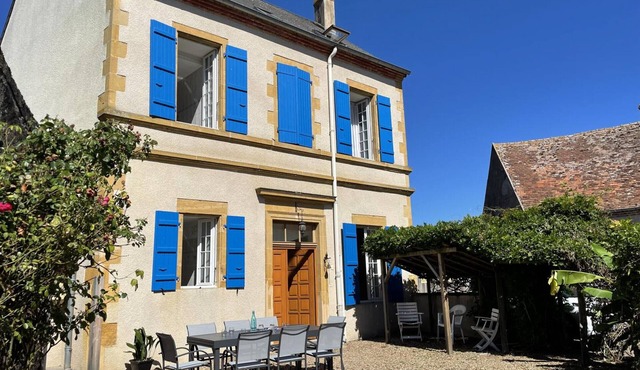 Beautiful 18th-century Bourbonnais house in a charming village with garden