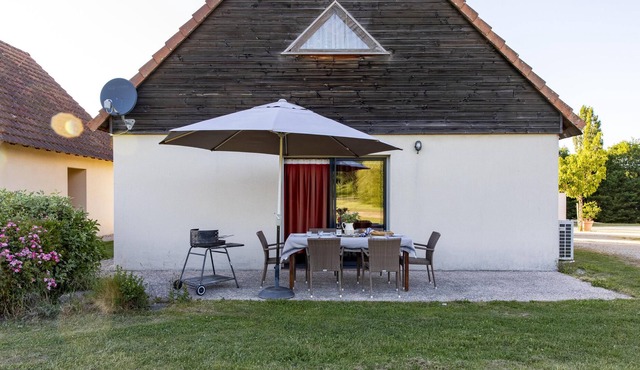 Beautiful house on holiday park with pool
