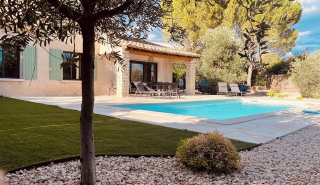 Beautiful renovated villa with swimming pool at the foot of Mont Ventoux - Near Marseille