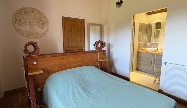 Bed and Breakfast 'Chataigne' with Shared Terrace, Shared Garden and Wi-Fi