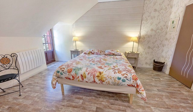 Bed and Breakfast 'Escargot De Bourgogne' with Shared Pool, Shared Terrace and Wi-Fi