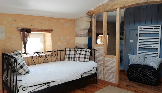 Bed and Breakfast 'L'orée De Lansot - Chambre Mansarde' with Shared Terrace, Shared Garden and Wi-Fi