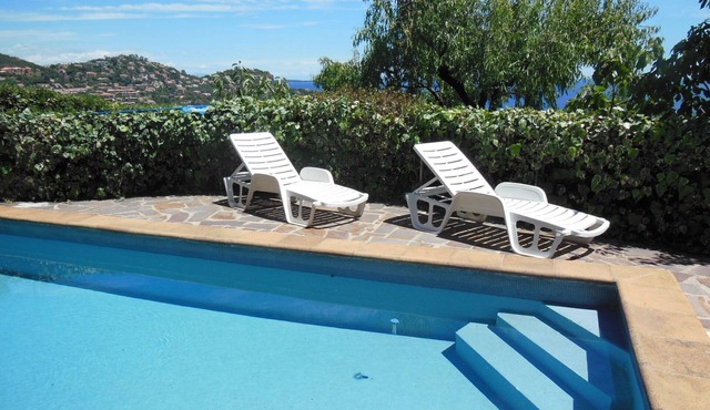 between cannes and st tropez, spledidview sea ,300yars beach,private swimminpool in Saint-Raphaël