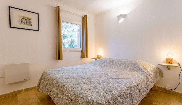 “Blue Twin Kitchenette Room” Apartment with Wi-Fi