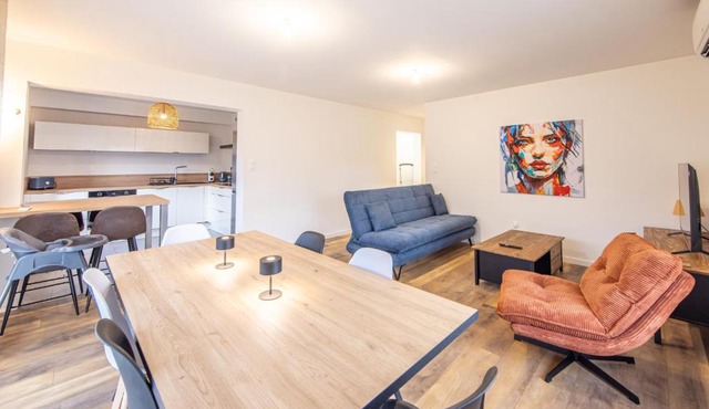 Bright 2 bedroom apartment I cozy I Ideal for family and business