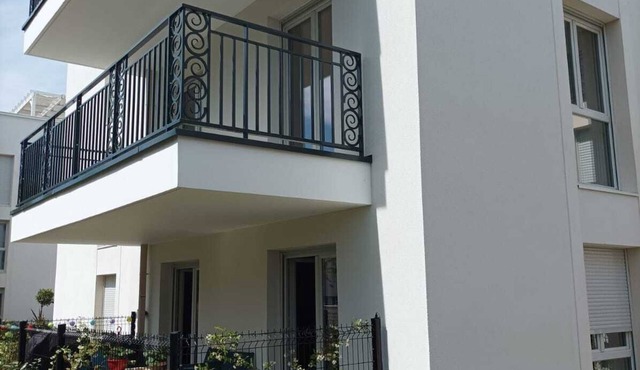 Bright apartment near Paris, terrace, parking