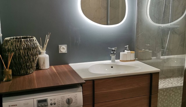 Bright apartment 7min from Orly and close to Paris