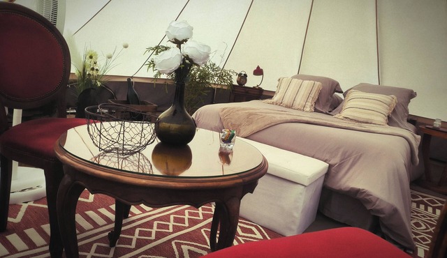 Brocante-style lodge tent