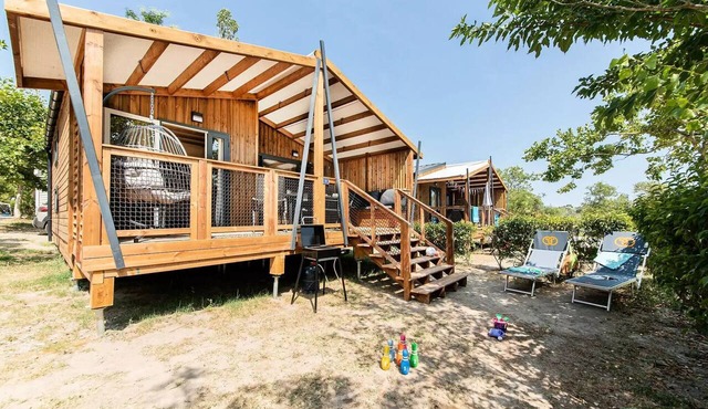 Cabin | Ultimate Plus | 3 bedrooms | Sleeps 6 | A/C | TV