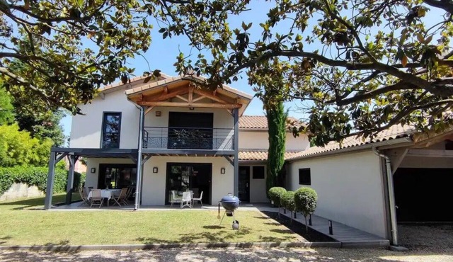 CASA REGAL - Villa with enclosed garden, pétanque court, giant screen and billiards table