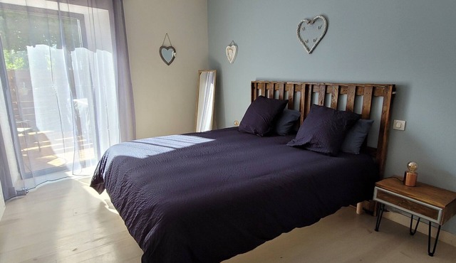 “Cézallier” Guest Room with Private Terrace and Jacuzzi