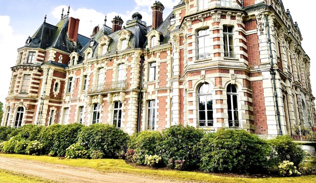 Château Exceptionnel du Xixème Siècle au Coeur des Mauges !