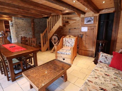 Chalet 3 pièces, 6 pers, 2 km des pistes, plein sud, internet - FR-1-342-158