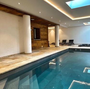 Chalet Alpin avec piscine, jacuzzi et salle de jeux