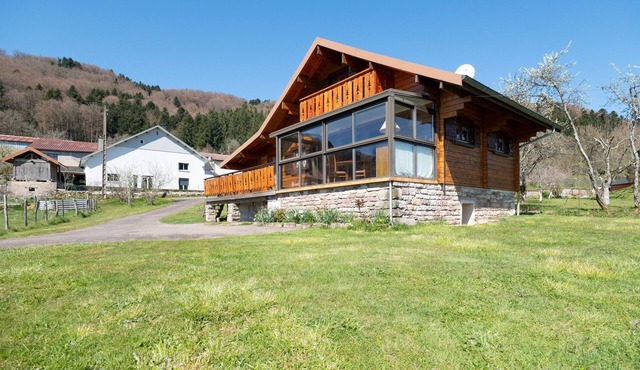 Chalet “Chez Monique” with Mountain View, Private Terrace, and Wi-Fi