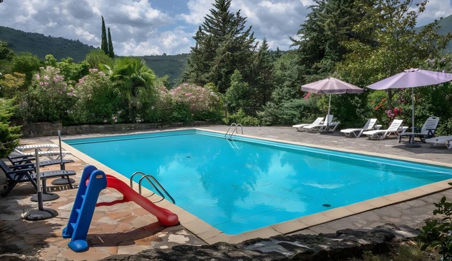 Chalet "Comfort Shared Pool" with Pool, Shared Terrace, and Wi-Fi