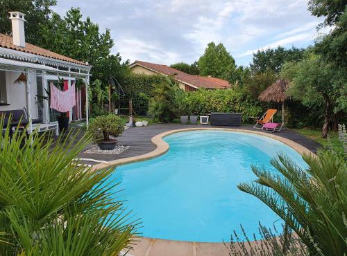 Chalet Cosy climatisé, piscine, terrasse et jardin privè