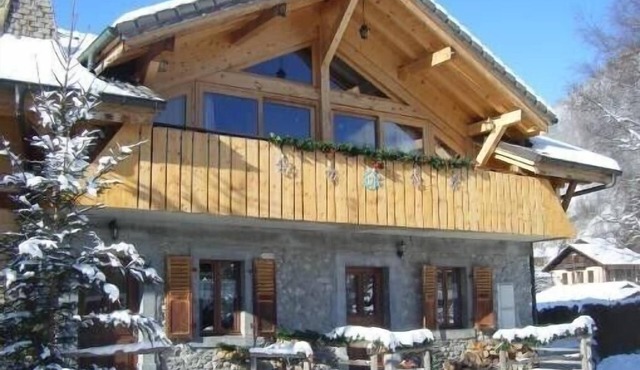 Chalet for rent 4-26 persons winter summer at heart of Portes du Soleil