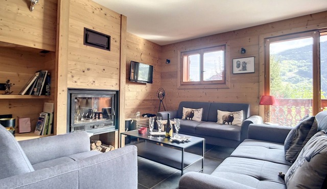 Chalet in Méribel with Jacuzzi and Parking, 4 Bedrooms