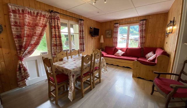 Chalet in village center, pets welcome - 6 guests