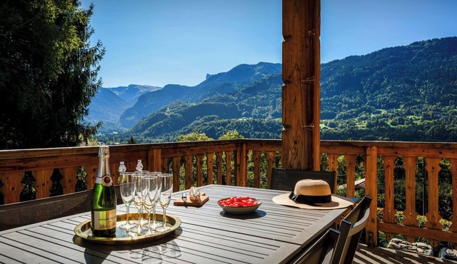 Chalet Mushy - Stay for 10 with a terrace and garden - OVO Network