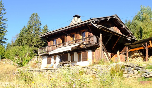 Chalet Nature in the heart of the Aiguilles Rouges nature park