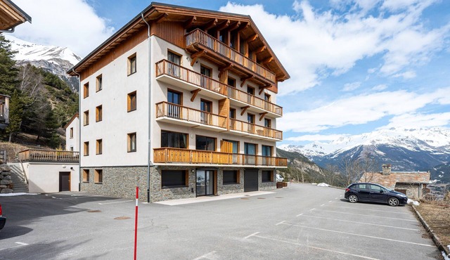 Chalet "Près du Mélèze": Mountain View, Shared Garden & Wi-Fi
