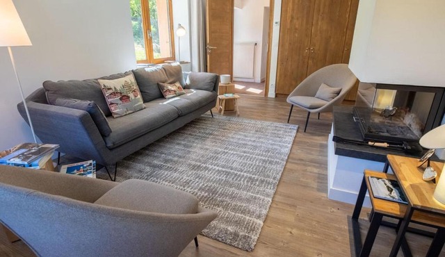 Chalet rénové et calme avec cheminée et parking couvert - FR-1-688-17