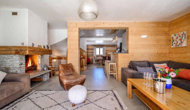 Chalet, sauna, terrace, balcony, fireplace or stove, parking, tv, ski locker, 230m², Val d'Isère
