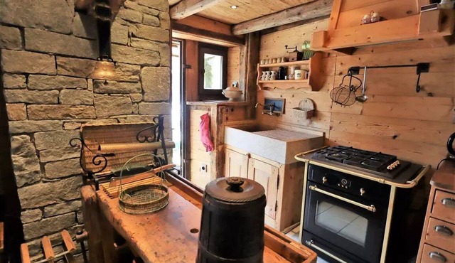 Chalet - Treat yourself to a Christmas and a Magic Day in a Charming Chalet in Arêches, Alps